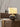 Textuur keramische tafellamp, beige lampenkap, modern design, woonkamer decor, sfeerverlichting.