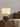 Textuur keramische tafellamp, beige lampenkap, modern design, woonkamer verlichting.