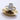 Gouden wandlamp fitting, modern design, messing, decoratieve verlichting, interieuraccessoire.