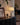 Orchidee stoffen tafellamp, beige kap, moderne interieurdecoratie, sfeerverlichting.