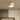 Moderne plafondlamp van beton en hout, minimalistisch design, warme verlichting, woonkamer.