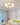 Moderne plafondlamp met witte glazen bollen, groene accenten, woonkamerverlichting.