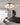 Zwarte plafondlamp met witte glazen bollen, modern design, woonkamerverlichting.