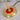 Gouden tafellampvoet met rode accenten, modern design, metalen materiaal, bureaulamp.