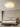 Moderne witte plafondlamp in slaapkamer, golvend ontwerp, energiezuinige LED-verlichting.