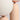 Beige tafellamp met witte bolvormige kap en koperen details, moderne designverlichting.