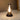 Moderne tafellamp met glazen kap en zwarte basis, sfeerverlichting voor woonkamer.
