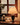 Tafellamp hout met beige stoffen kap, sfeerverlichting, modern design, woonkamer decor.