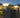 Twee moderne buitenlampen op hek, LED-verlichting, energiezuinig, warm wit licht, tuinverlichting.