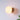 Wandlamp met ronde glazen kap, moderne verlichting, warm wit licht, minimalistisch design.
